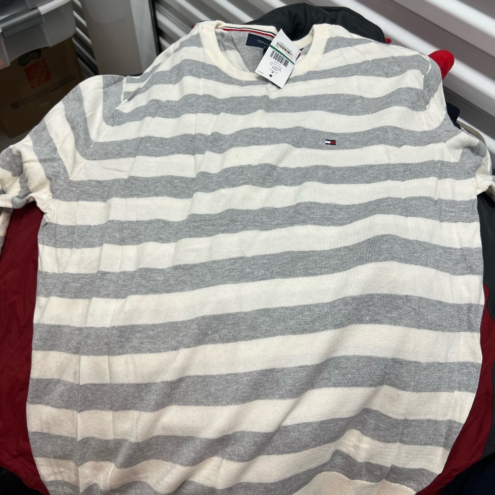 Tommy Hilfiger Knit Pullover Sweater Men’s L Long Sleeve Grey White Striped